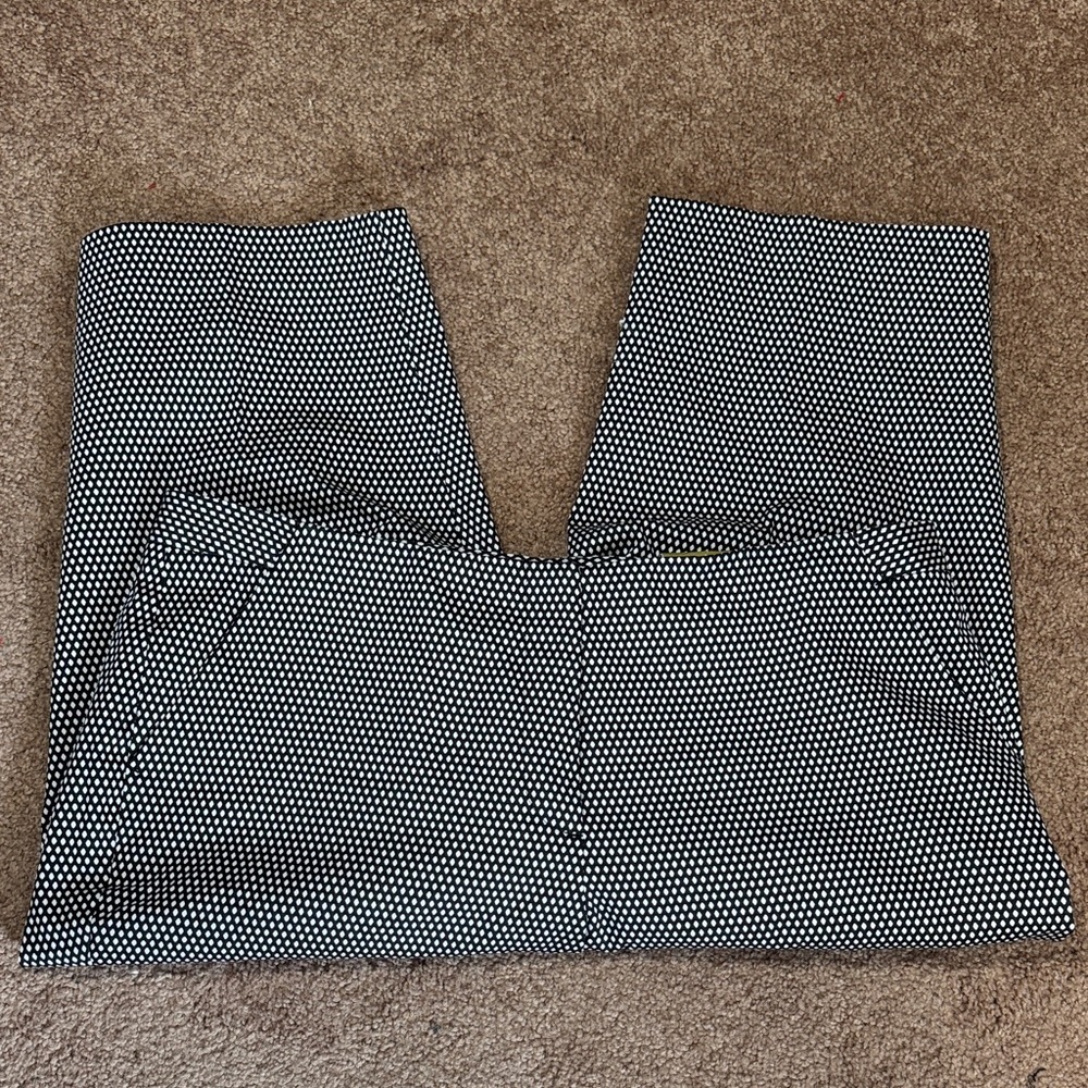 NWT Worthington Black & White Micro Dot Capris Versatile and Cute!